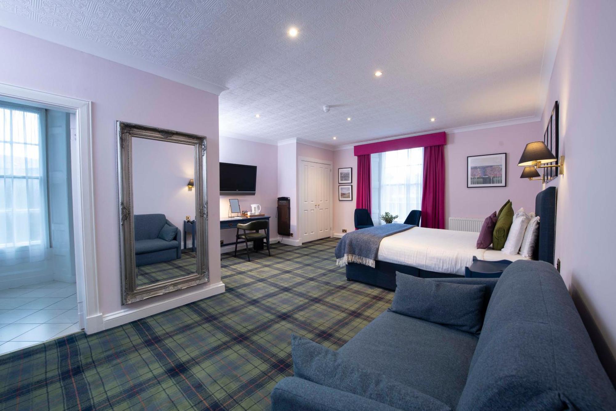 The Royal George 3*