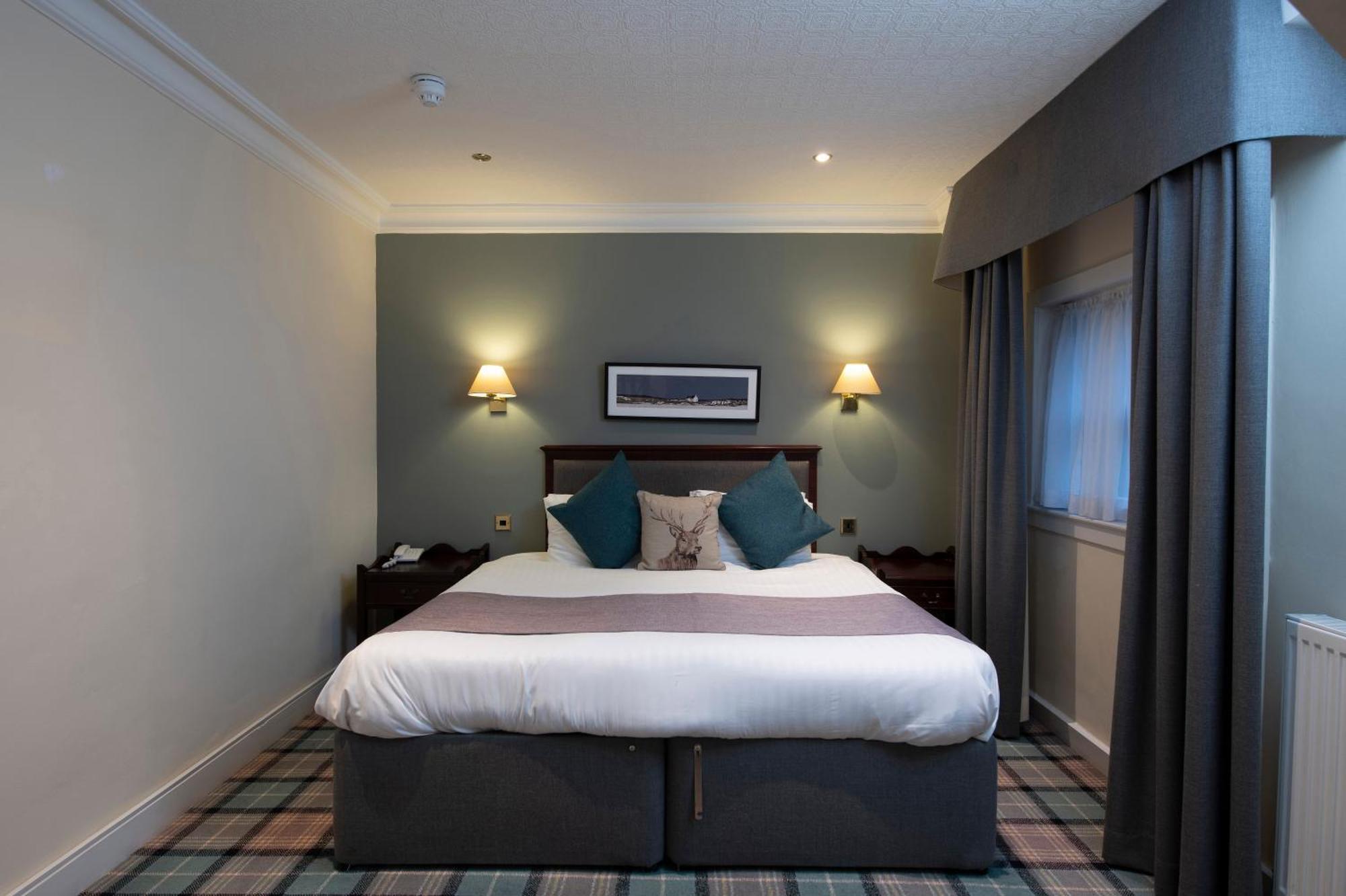 The Royal George 3*